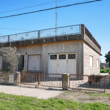 Casa en Álvarez con amplio patio