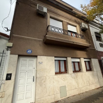 Moreno 2400  4 dormitorios con Patio y Doble Terraza –