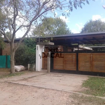 Casa en 131/417 y 418 Villa Elisa - Alberto Dacal Propiedades