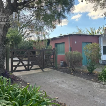Alquiler Casa dos dormitorios, a una cuadra de la playa, Colonia del Sacramento