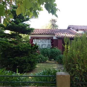 Casa en Venta en 6 (ex12) esq. 44 Villa Elisa - Alberto Dacal Propiedades