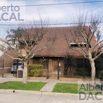 Casa en Venta en 420/ Cent y 7 Villa Elisa - Alberto Dacal Propiedades
