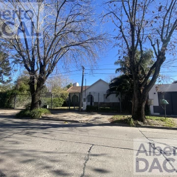 Casa / Terreno en Venta en 473bis/15a y 17 City Bell - Alberto Dacal Propiedades