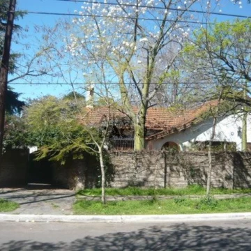 Casa en Venta en 473 (cantilo)/15 y 17 City Bell - Alberto Dacal Propiedades