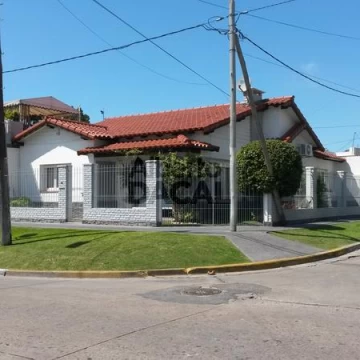 Casa en Venta en 511 esq. 10 Manuel B Gonnet - Alberto Dacal Propiedades