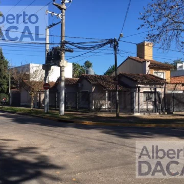 Casa en Jorge Bell y 471 City Bell - Alberto Dacal Propiedades