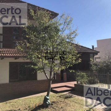 Casa en Venta en 16 /474 Y 476 City Bell - Alberto Dacal Propiedades