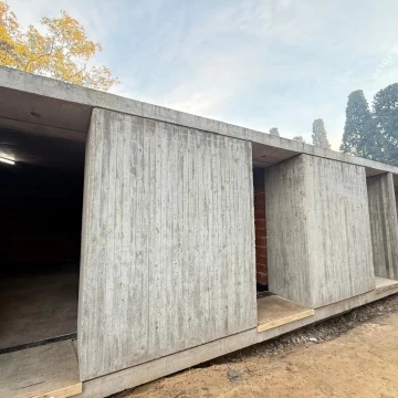 Casa en venta de 4 ambientes con cocheras, galería y jardín - José León Suarez