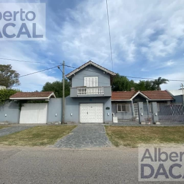 Casa en Venta en 518/18 Y 19 Ringuelet - Alberto Dacal Propiedades