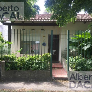 Casa en Venta en 474 esq 21 City Bell - Alberto Dacal Propiedades