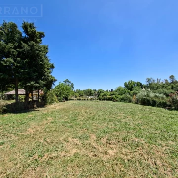 Venta lote de 730 m2 con mejoras, Parque Sakura, Exaltacion de la Cruz