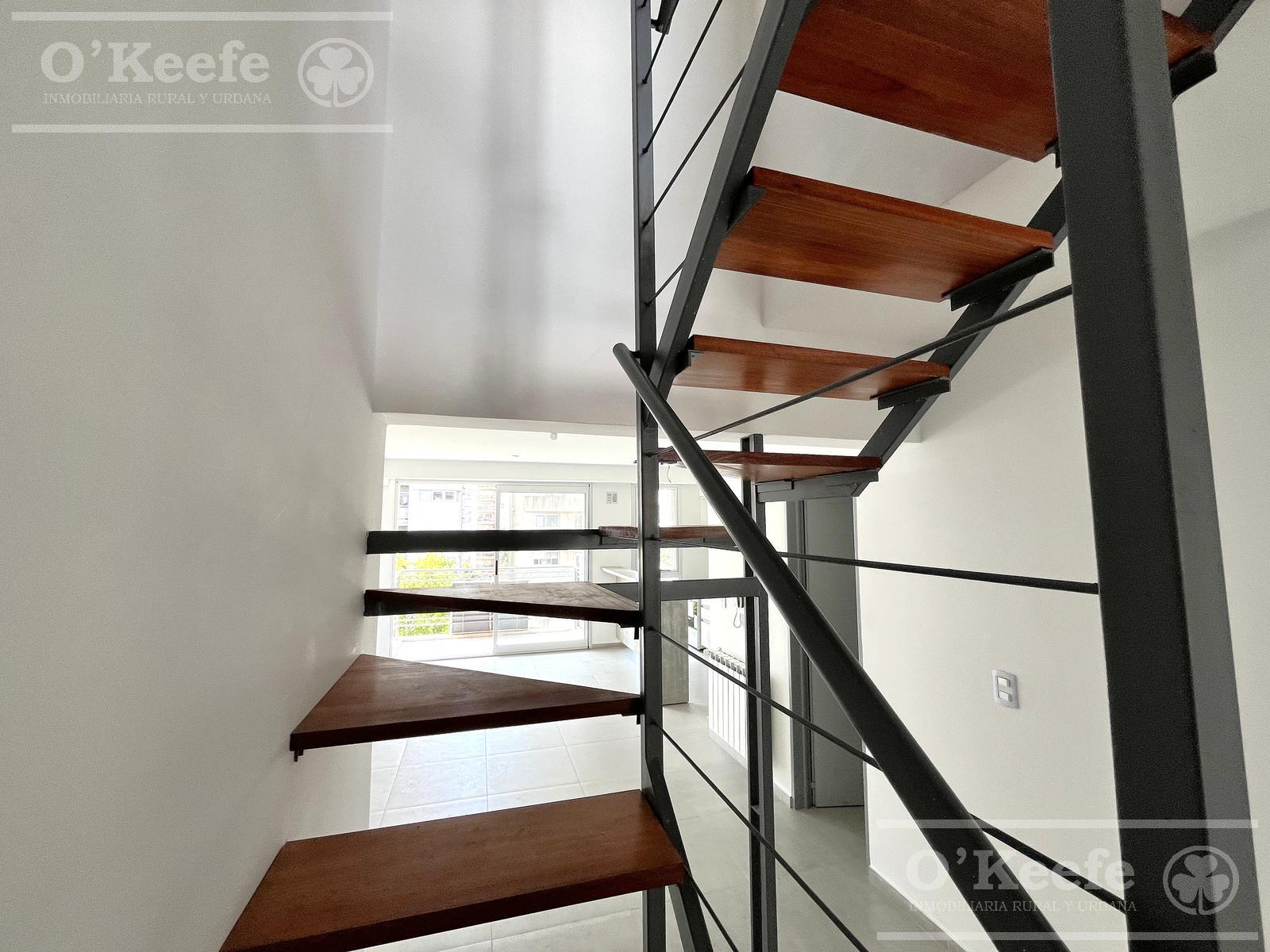 ACCESO A SEGUNDA PLANTA
