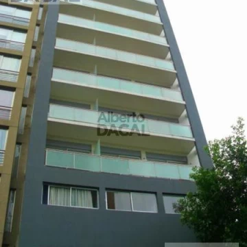 Cochera CUBIERTA CON BAULERA 