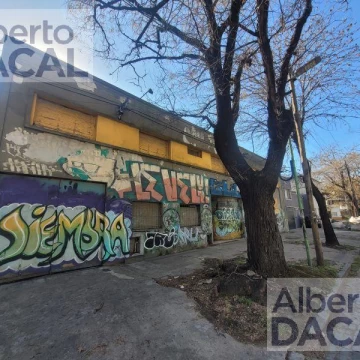 Terreno con Galpon a refaccionar o Demoler
