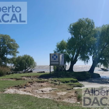 Campo de 33 Has con costa de Rio