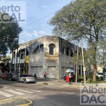 EXCELENTE GALERIA SOBRE CAMINO CENTENARIO Y CALLE CENTRICA PRNCIPAL.