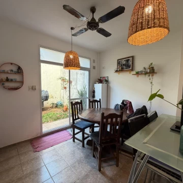 Departamento en venta dos dormitorios con patio y cochera en Arroyito, Rosario