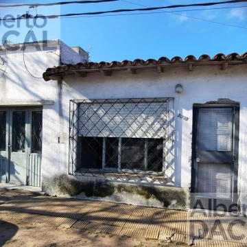 LOTE CON CASA A RECICLAR