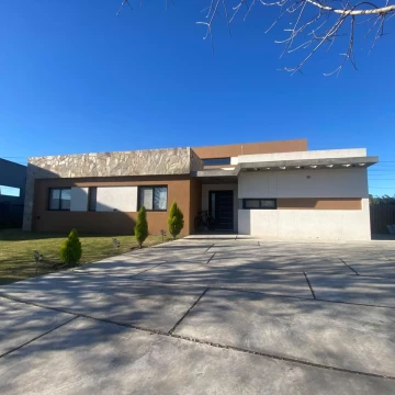Casa en  Venta 3 dormitorios Barrio San Alfonso 