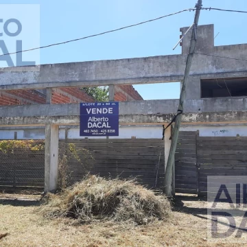 Terreno de 20x60 con construcción a terminar