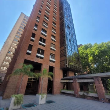 Piso de Categoria, 2 Cocheras cubiertas, 3 dorm, esc