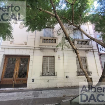 Casa de Categoría a mts del Teatro Argentino