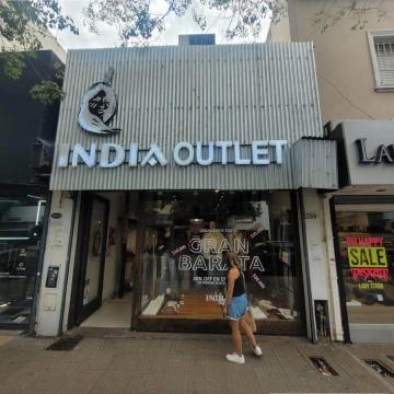 Local en Centro Comercial Calle 12. Alquilado