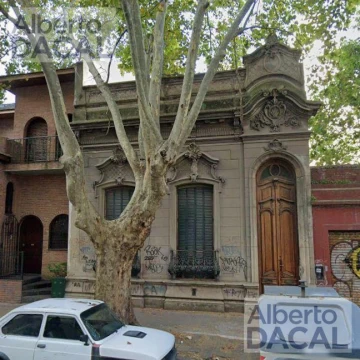 Casa con fines comerciales a refaccionar 