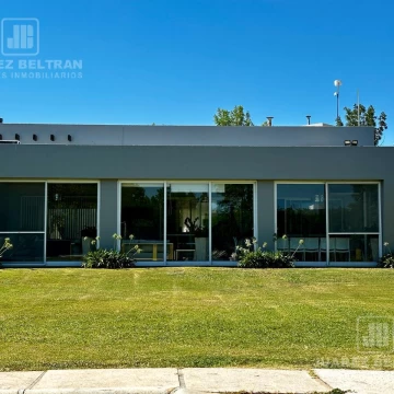 Casa en Venta en Fincas del Sur 1 - 3 dormitorios - cocheras - pileta