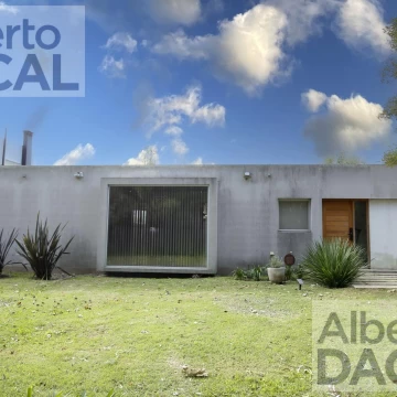 Casa en San Joaquin desarrollada en planta baja 3 dorm, parque pileta