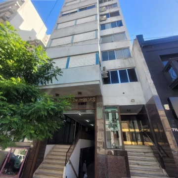 Departamento 3 dormitorios, 2 baños completos pleno centro