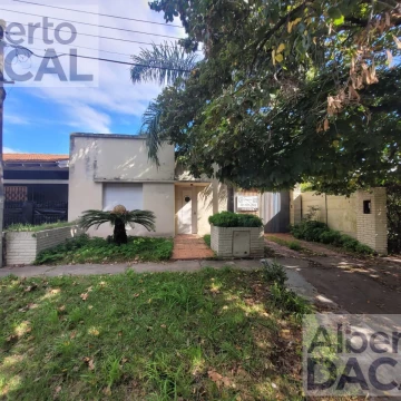 Casa ideal destino comercial en City Bell VENTA Lote 10x50
