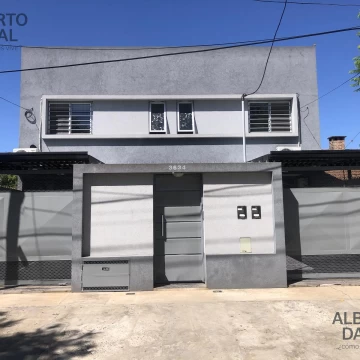 Casa en Manuel B Gonnet - Venta - 2 Casas en un lote - 4 Dormitorios