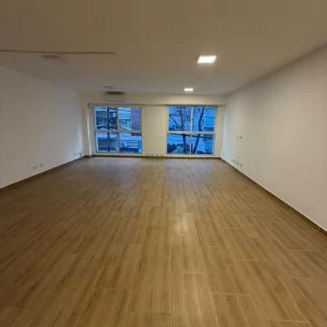 Monoambiente a nuevo en Balvanera con potencial para 2 ambientes