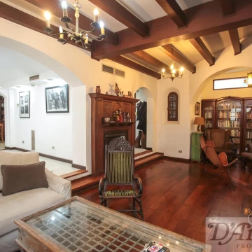 Casa de 10 ambientes en Saavedra