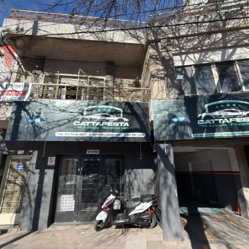 Venta Casa con Local y 2 viviendas a Reciclar