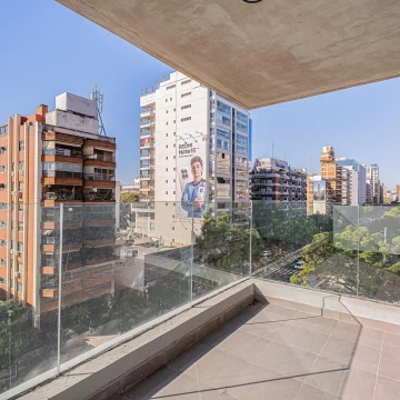Oficina en venta a estrenar con balcón al frente sobre Av del Libertador y Echeverria.