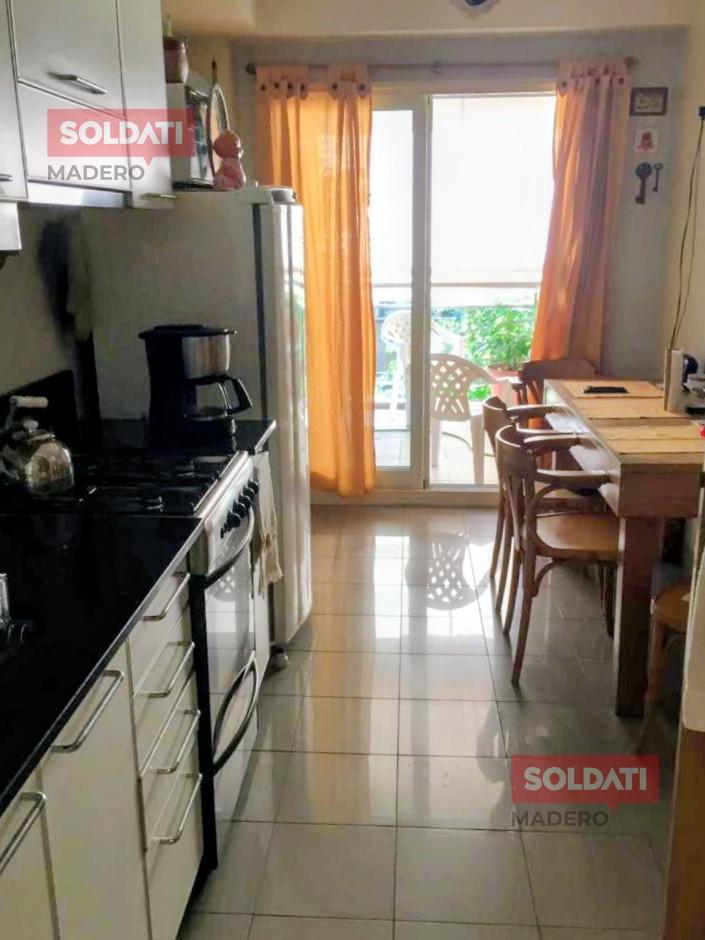 Cocina con salida al balcón