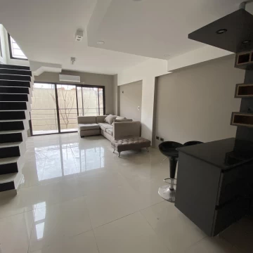 Alquiler - Depto en Triplex 3 amb. con Terraza y Cochera