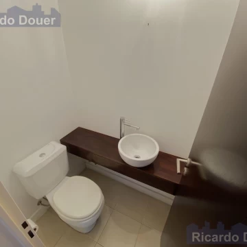 1782854596.jpg