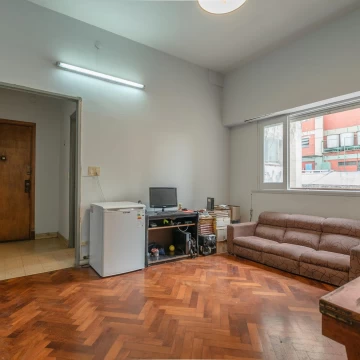 Departamento de tres ambientes  en zona  Constitución