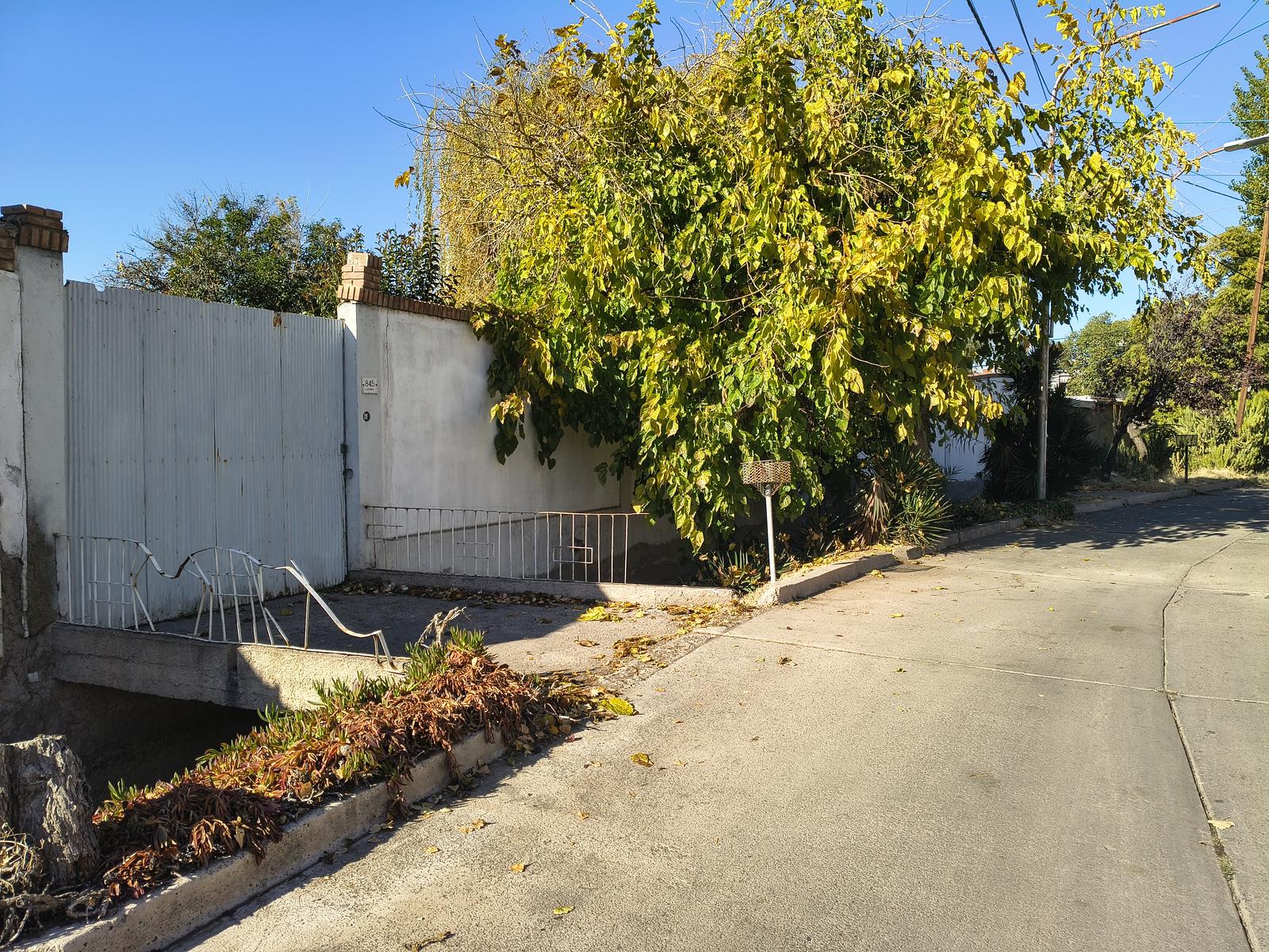 Lote con casa doble frente - 2