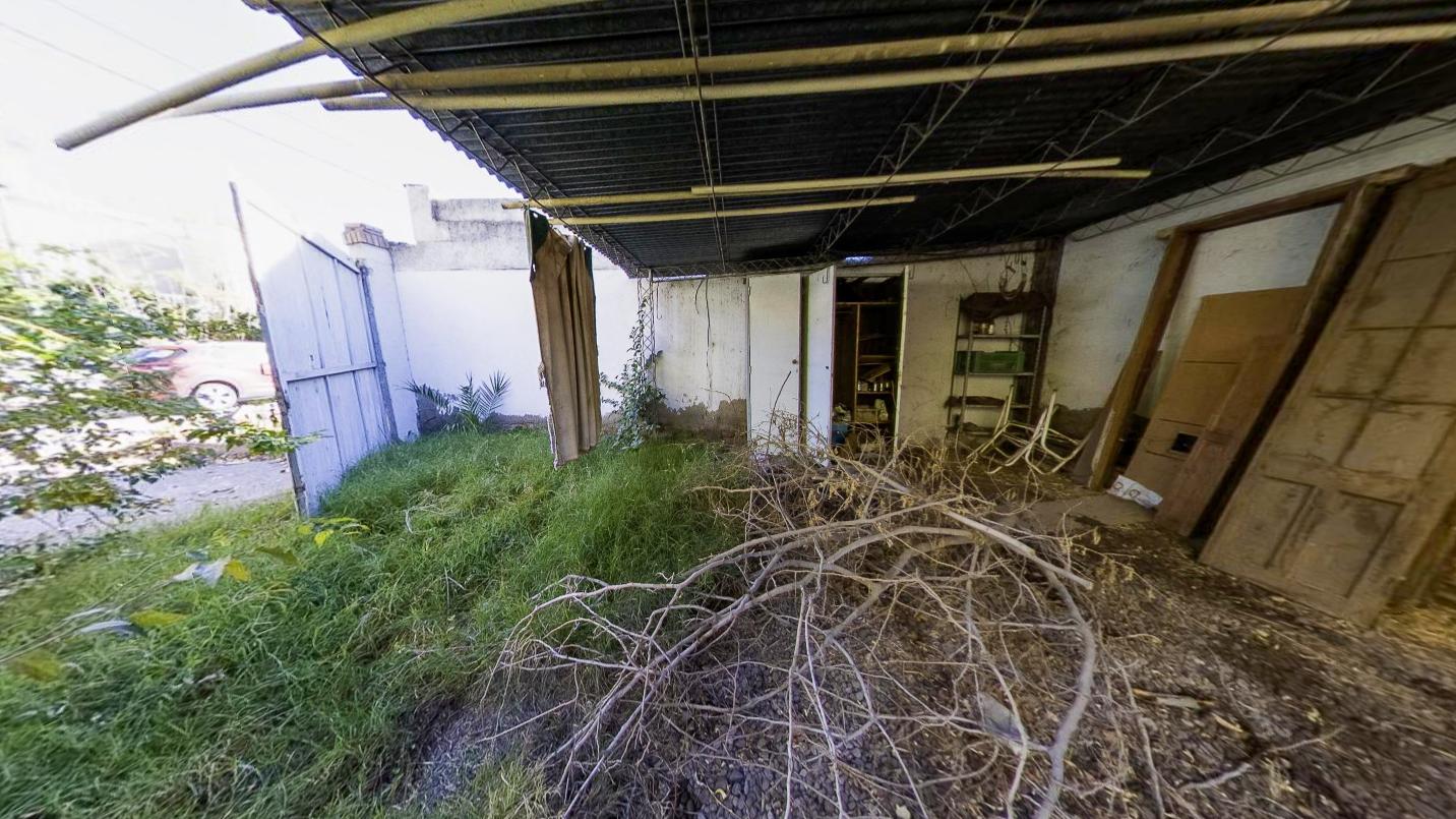 Lote con casa doble frente - 3