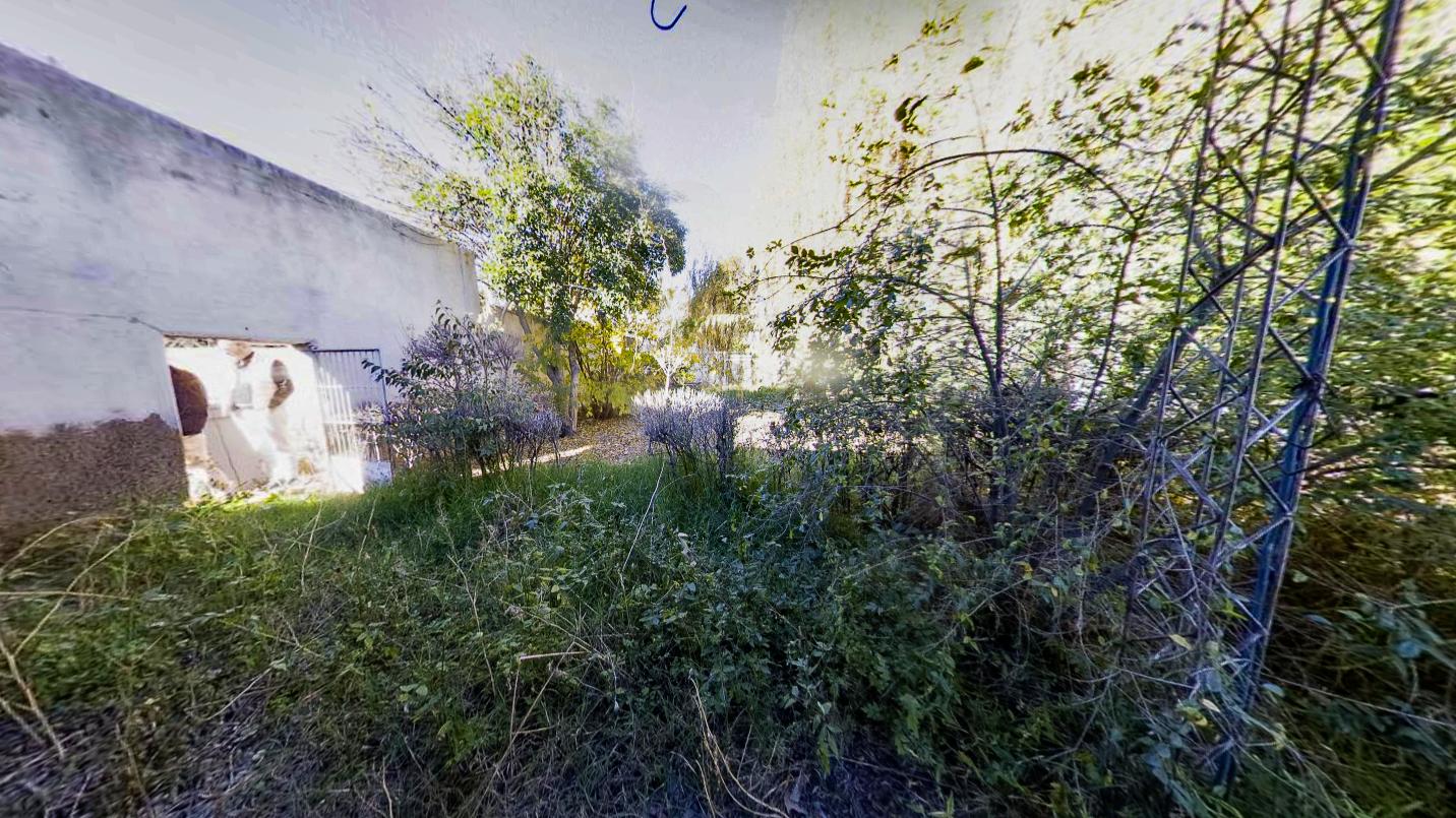 Lote con casa doble frente - 4