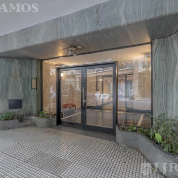Departamento de 3 ambientes con balcón en Recoleta