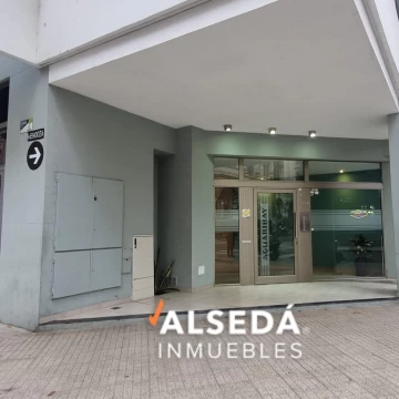 Departamento 1 dormitorio, doble Balcón con  Cochera - Centro
