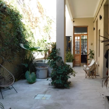 Casa 4 ambientes remodelados + patio + atellier con patios en venta en Barracas