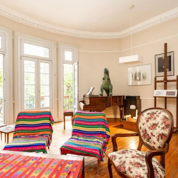 Departamento en Venta, 120m2, en edificio frances de Palermo, esquina Boulevard Charcas
