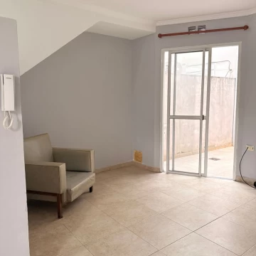Interno 1D y patio seco zon