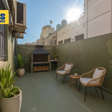 Venta. Ph 8 ambientes. 2 plantas.  Quincho, patio y terraza.